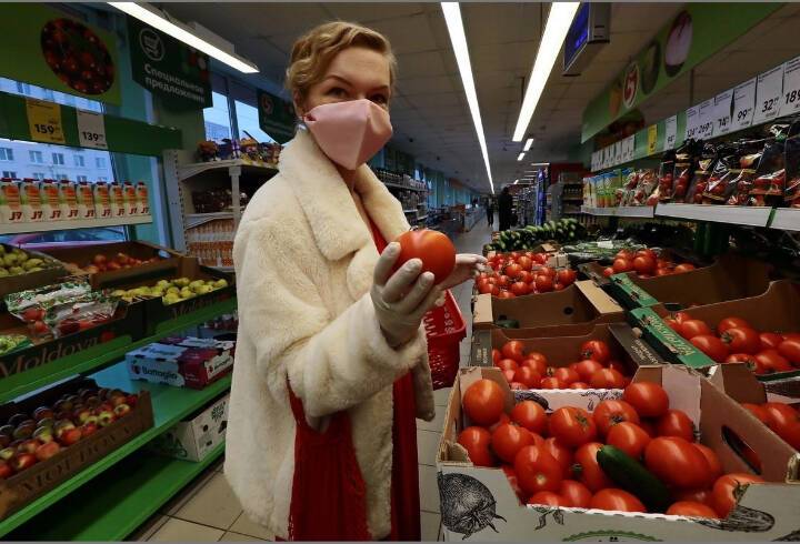 Жители Петербурга рассказали, почему не собираются закупать продукты впрок
