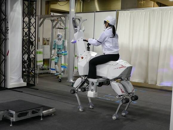 В Японии создали верхового робота-козла