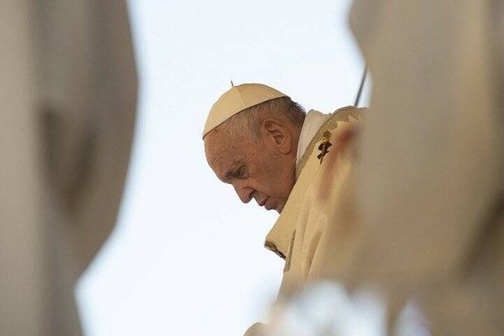 Папа Римский выступил с молитвой в поддержку мира в Украине