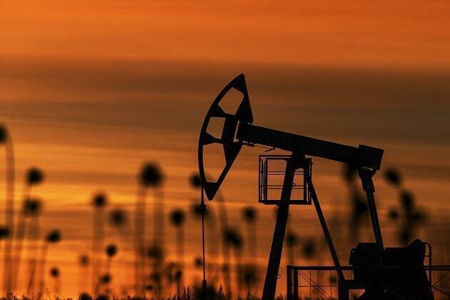 Фьючерсы на нефть вновь закрылись на отметке выше $100 после трехдневного снижения