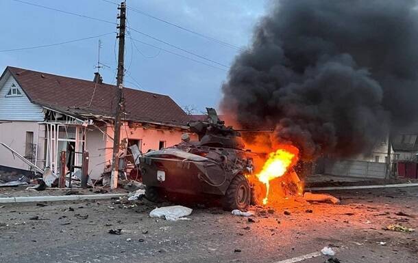 Белорусских военных заставляют отмывать российские танки от останков - СМИ