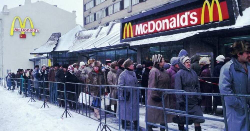 Многие рестораны McDonald's в России продолжает работать