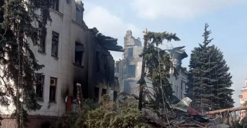 Авиаудар по Драмтеатру в Мариуполе: удалось спасти 130 человек, судьба более 1300 человек остается неизвестной