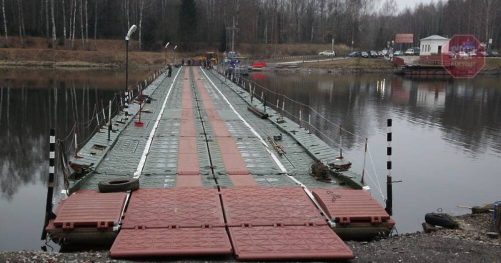 В Беларуси разгружают военную технику РФ и возводят понтонный мост через Припять (ВИДЕО)