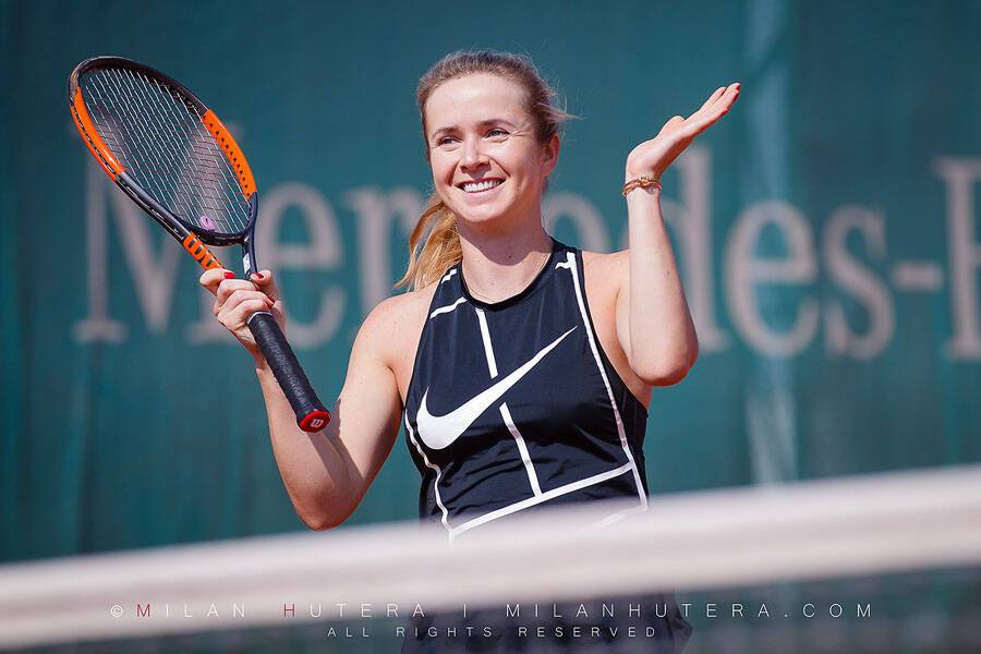 Украинская теннисистка Свитолина, которая обещала не играть с российскими и белорусскими соперницами, всё же вышла на корт в матче с россиянкой Потаповой