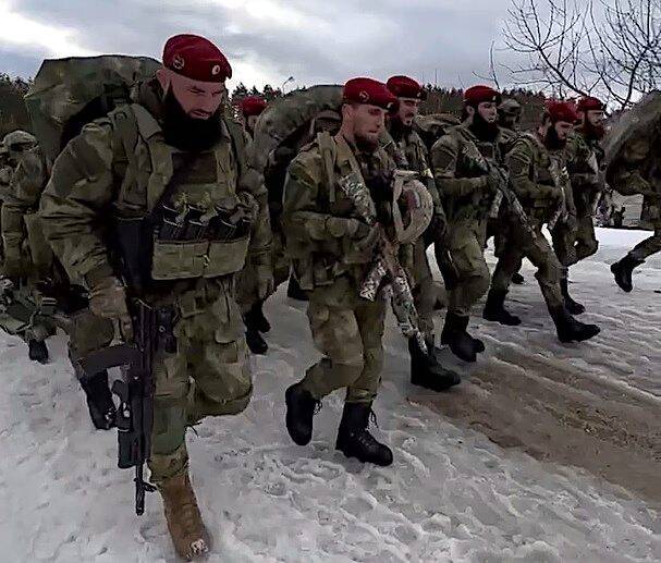 «Только не сбегайте»: Кадыров опубликовал видео пешего марша отряда чеченских добровольцев на Украине - Русская семерка