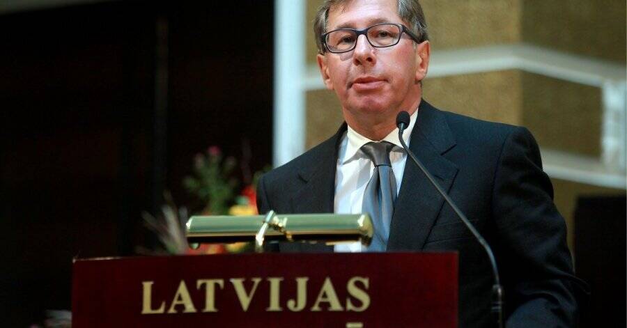 Муйжниеце призывает Латвийский университет лишить Петра Авена звания почетного доктора