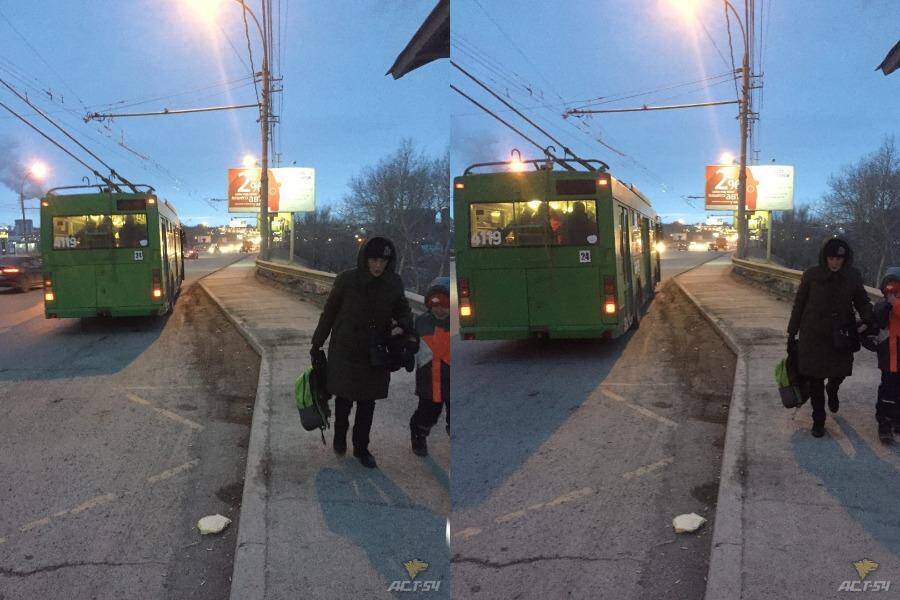В Новосибирске ребёнку зажало руки дверями троллейбуса
