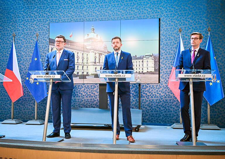 Правительство Чехии попросит парламент продлить чрезвычайное положение