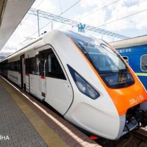 «Укрзализныця» временно меняет расписание движения пригородных поездов