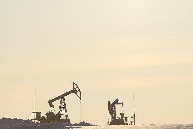 Цены на нефть ускорили рост до 6% на сохранении рисков вокруг поставок