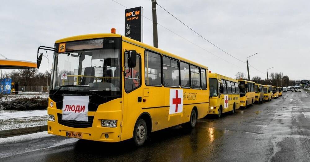 Россияне обстреляли эвакуационные автобусы с детьми из Мариуполя: есть пострадавшие