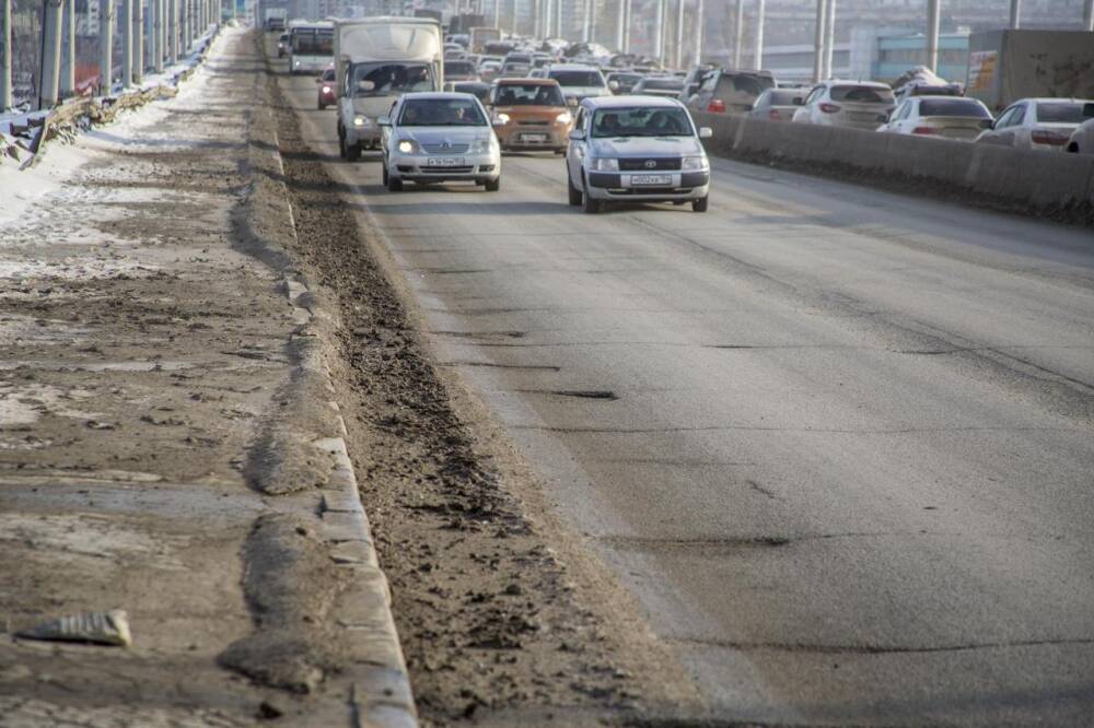 В Новосибирске водитель отсудила 119 тысяч рублей за яму на дороге