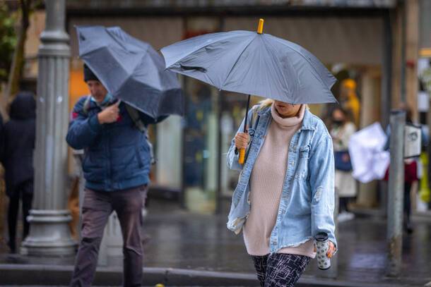 Прогноз погоды: сильные дожди и град, возможны затопления в жилых районах