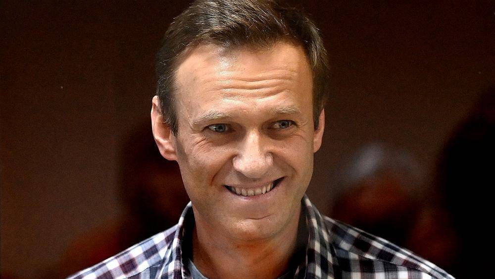 Алексея Навального приговорили к 9 годам строгого режима и штрафу в 1,2 млн рублей