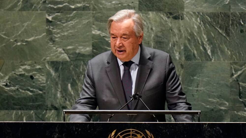 Глава ООН призвал остановить "абсурдную войну" в Украине