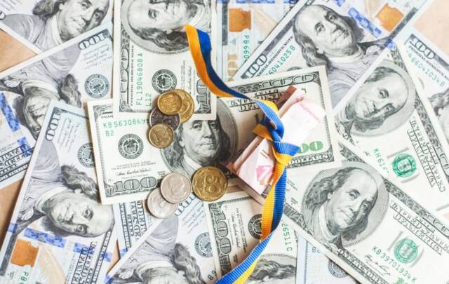 НБУ увеличил лимит снятия наличных с валютных счетов