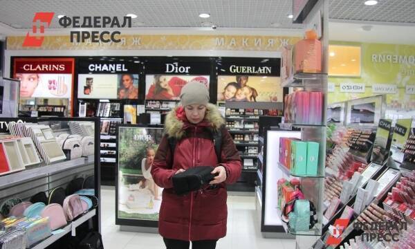 Одежда, техника и предметы личной гигиены: на сколько хватит запасов товаров в России