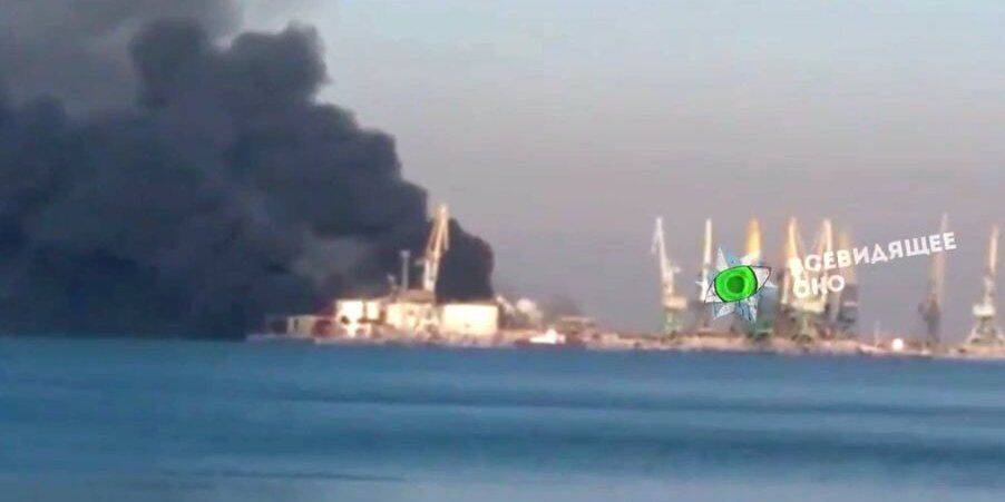 После уничтожения в порту Бердянска десантного корабля Орск остальные военные суда РФ сбежали — видео