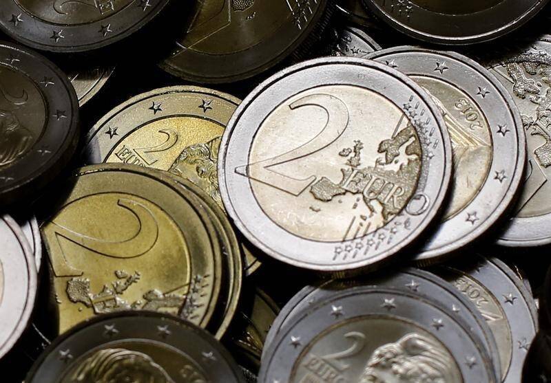 Средний курс евро со сроком расчетов "завтра" по итогам торгов составил 105,4987 руб.