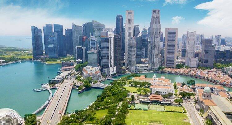 Сингапур открывается для привитых туристов