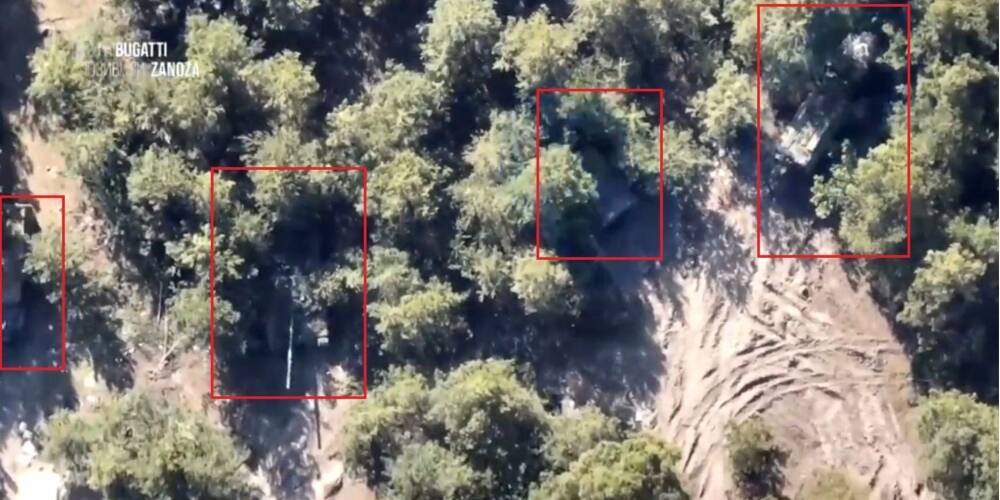 Артиллерия ВСУ уничтожила прятавшуюся в лесу технику РФ — видео с дрона