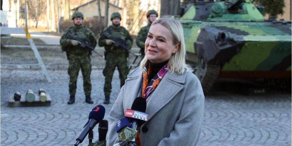 Министр обороны Чехии отказалась ехать в Венгрию из-за позиции страны по Украине