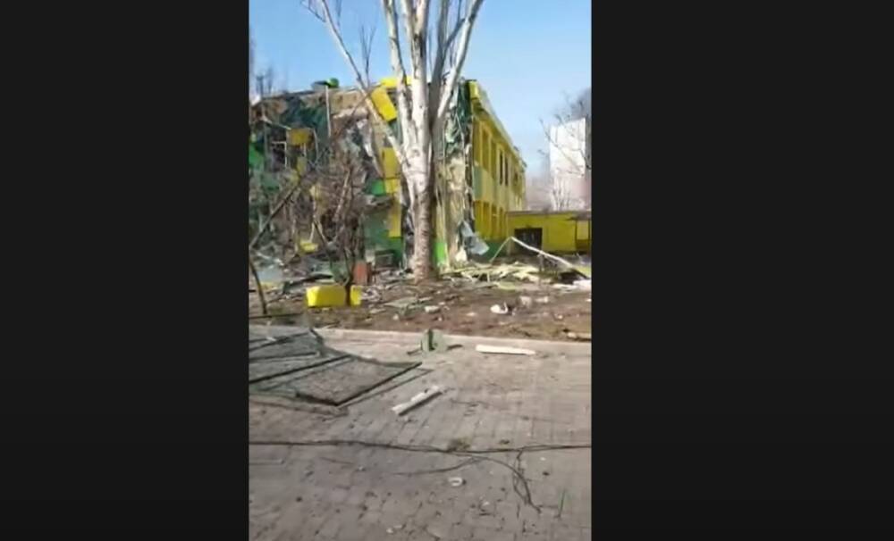 "Все равно кто в их прицеле": в Мариуполе оккупанты разрушили только построенный Детский реабилитационный центр