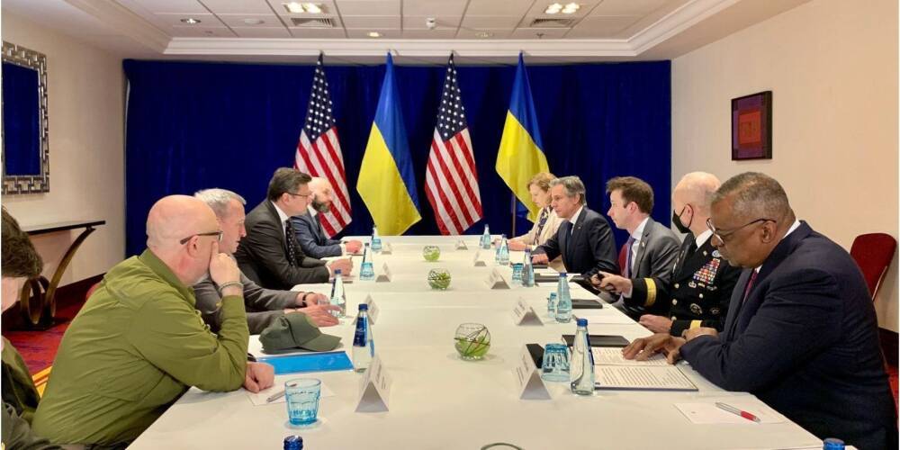 Украина и США впервые провели переговоры в формате 2+2. К встрече с Резниковым и Кулебой присоединился Байден