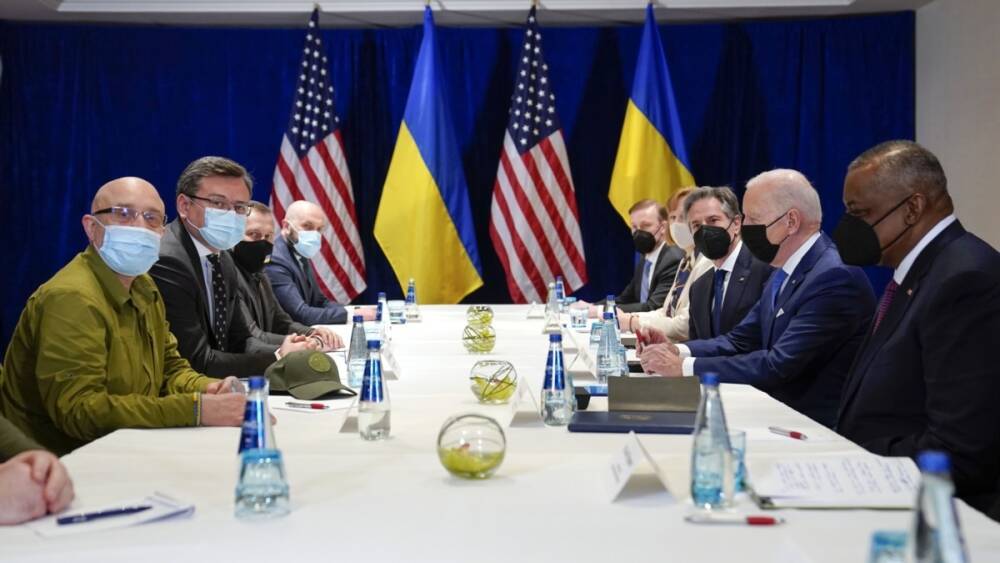 Президент США встретился в Варшаве с главой МИД Украины