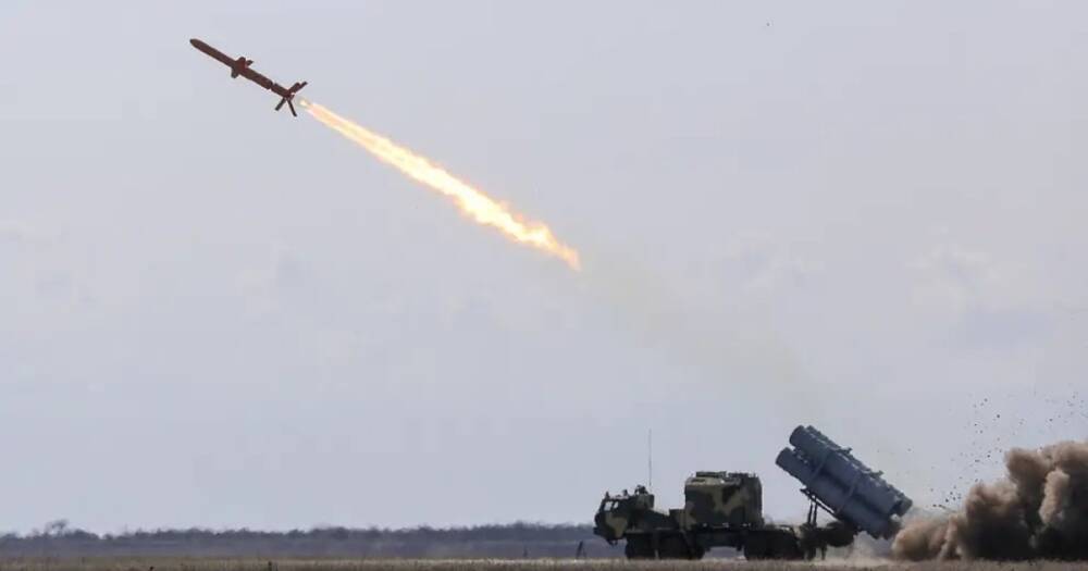 Россия стреляет ракетами издалека, потому что боится украинского ПВО, – британская разведка