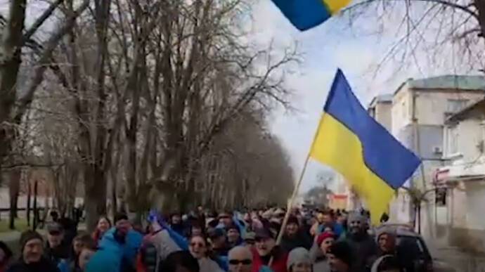 В оккупированной Новой Каховке люди вышли на митинг