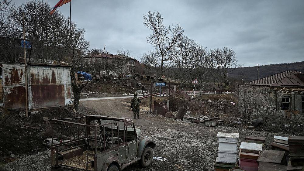В Баку отвергают требование РФ вывести войска из Карабаха