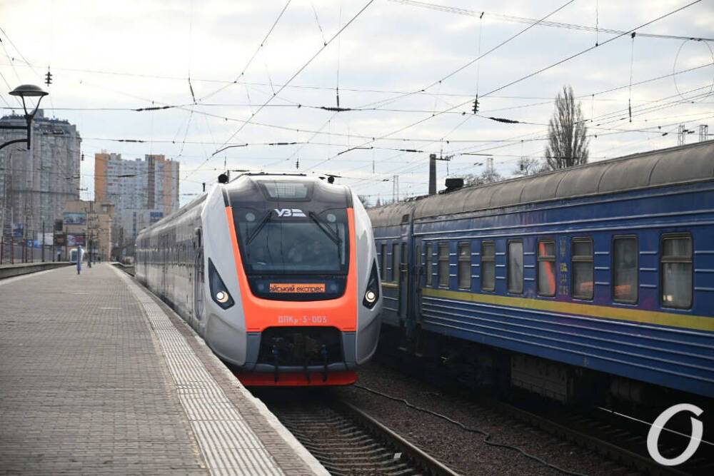 Расписание обычных и эвакуационных поездов из Одессы 28 марта