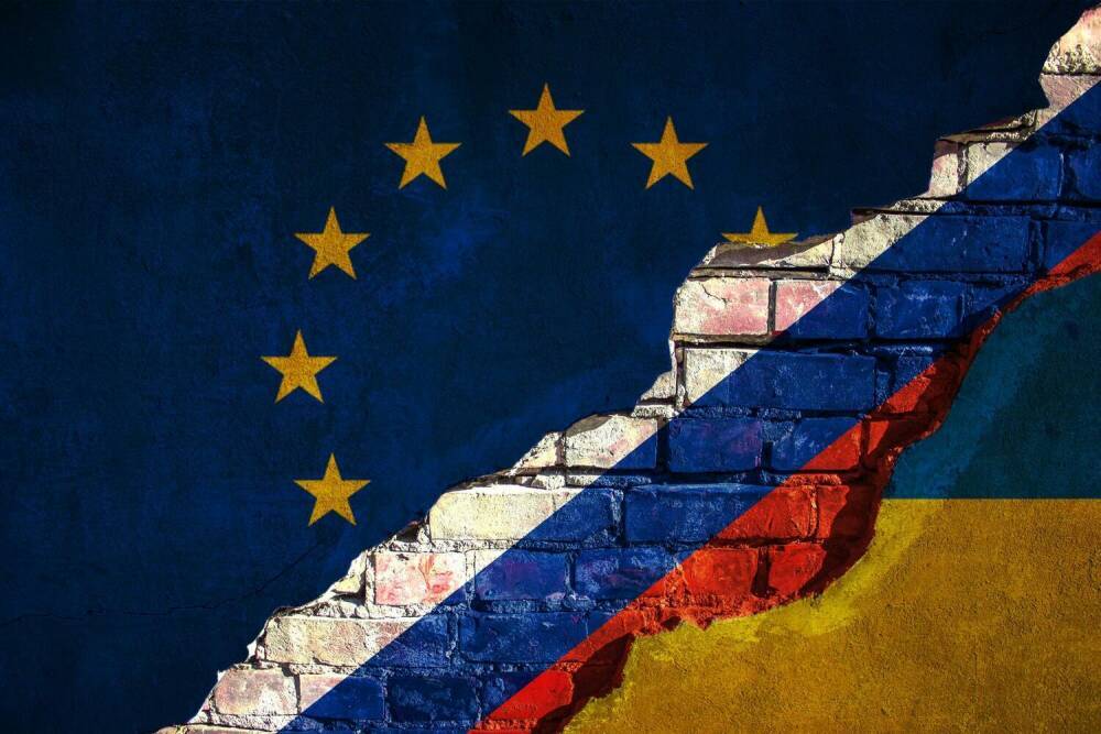 Россияне и белорусы под санкциями могут лишиться «золотых паспортов» ЕС