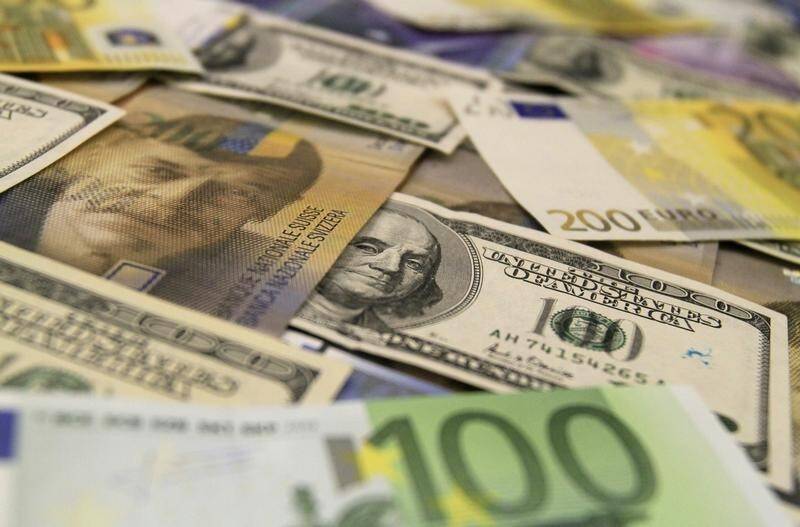 Евро на "Московской бирже" опустился ниже 95 рублей