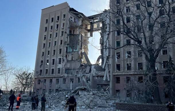 ГСЧС достала из-под завалов Николаевской ОВА тела 12 человек