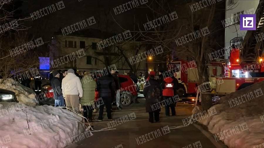 СК начал проверку по факту гибели двух человек при пожаре в центре Москвы