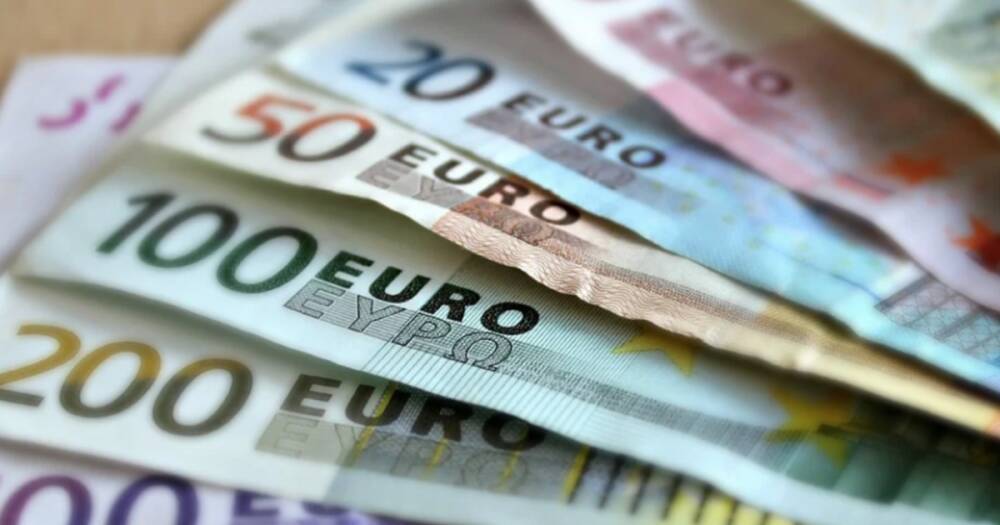 ЕС запретил поставлять и продавать в Россию банкноты евро
