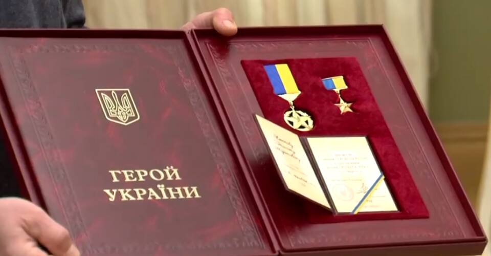 Зеленський присвоїв звання Героя України 15 українським захисникам