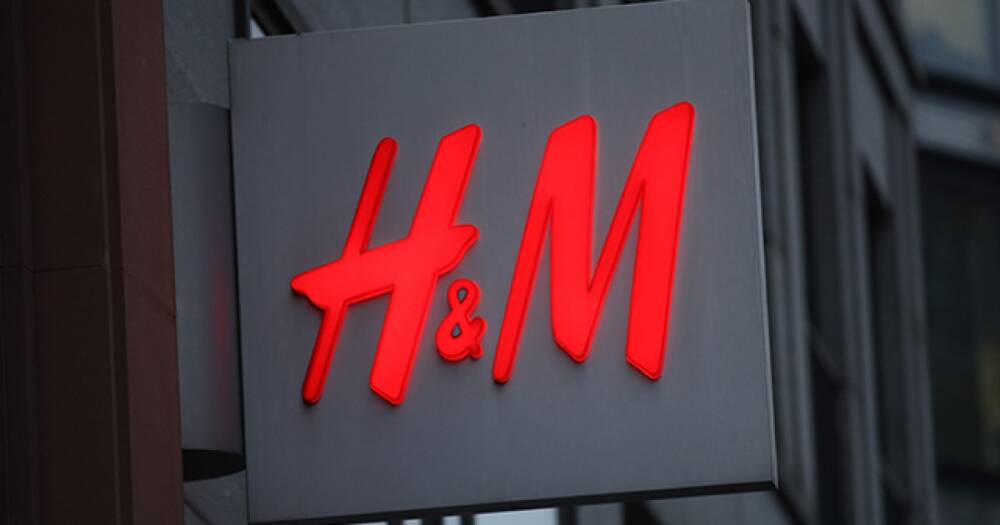 Крупный ритейлер H&M останавливает продажи в России