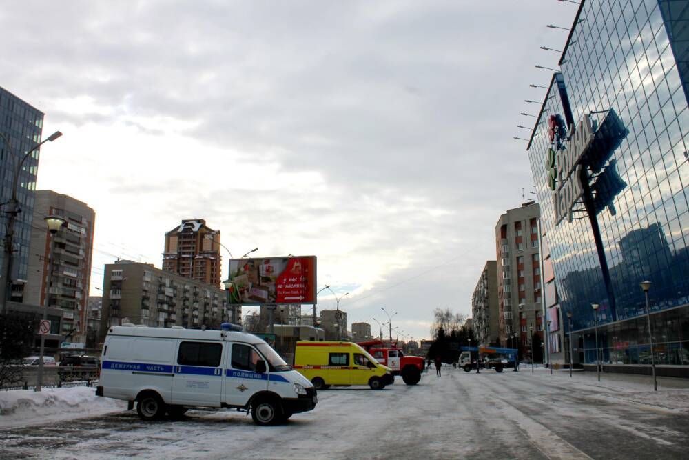 Спецслужбы дежурят возле «Ройял Парка» в Новосибирске