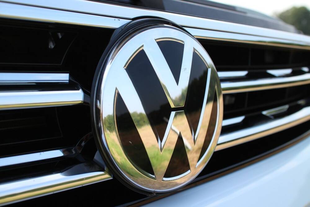 Немецкая компания Volkswagen приостановила производство в РФ