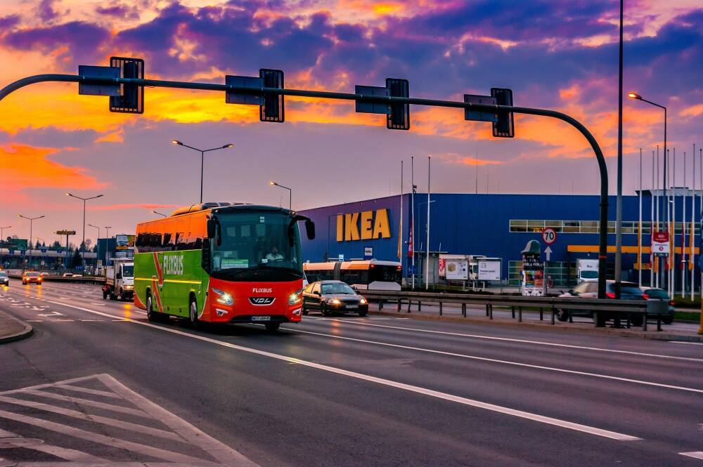 IKEA временно прекращает работу в России