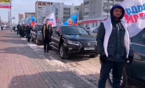 В Новосибирске Совет отцов выстроил автомобили в букву Z в поддержку армии России
