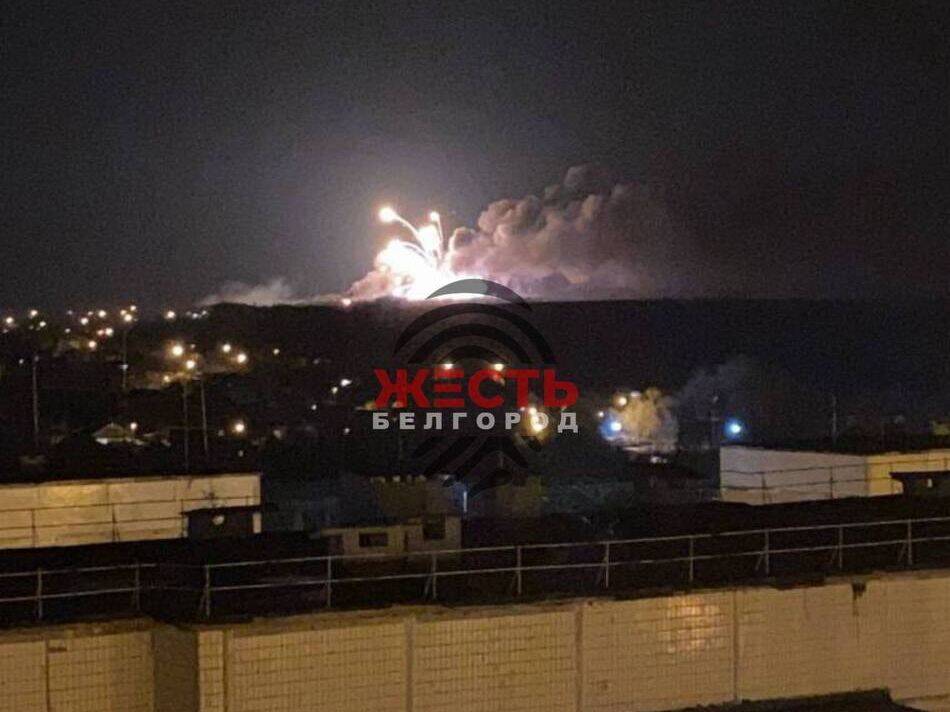 В РФ назвали предварительную причину взрывов на складе оружия в районе Белгорода