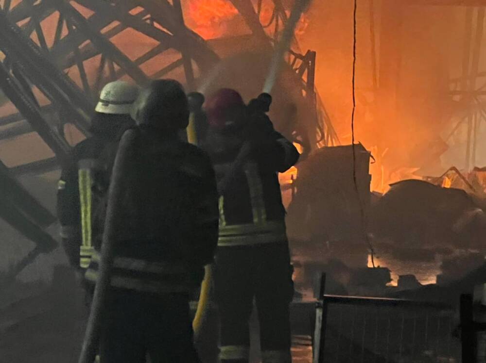Масштабный пожар под Киевом: стало известно, что разбомбили оккупанты, видео