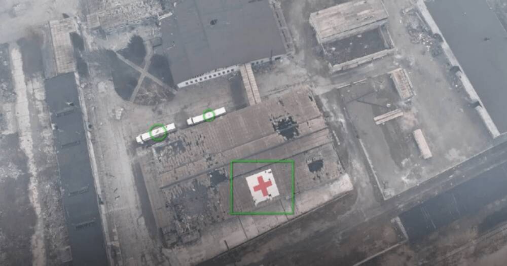 Армия РФ обстреляла здание с отметкой "Красного Креста" в Мариуполе