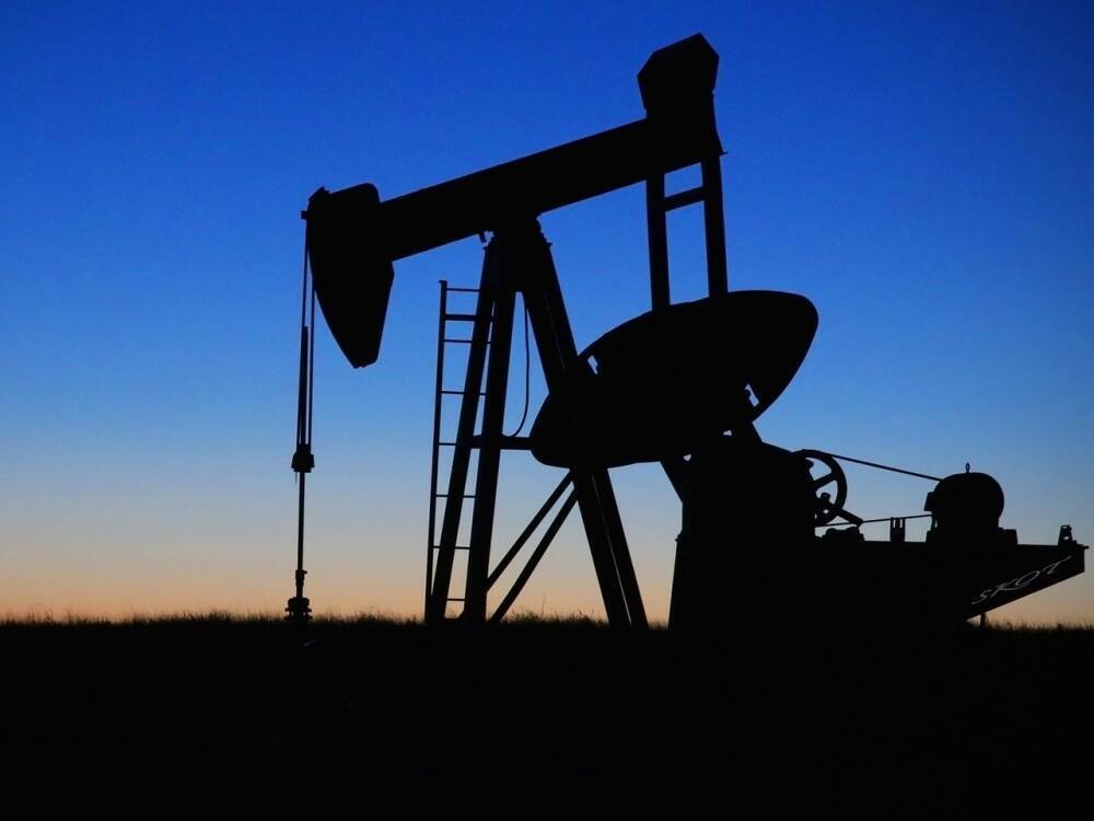 Bloomberg: США могут начать высвобождать из стратегического резерва 1 млн баррелей нефти ежедневно
