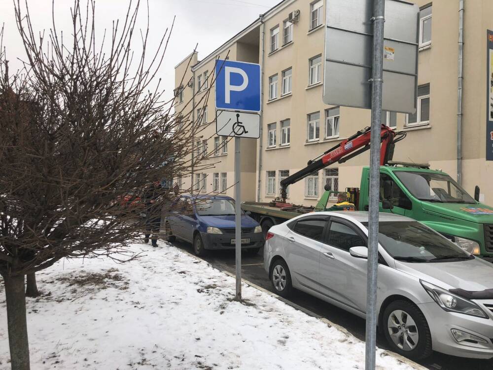 В Твери массово штрафуют нарушителей правил парковки